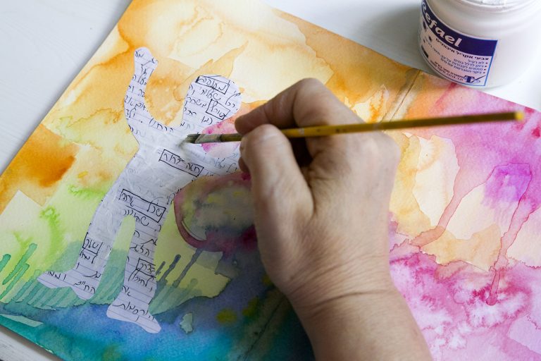 Is It Safe to Journal About Trauma? What an Art Therapist Wants You to Know